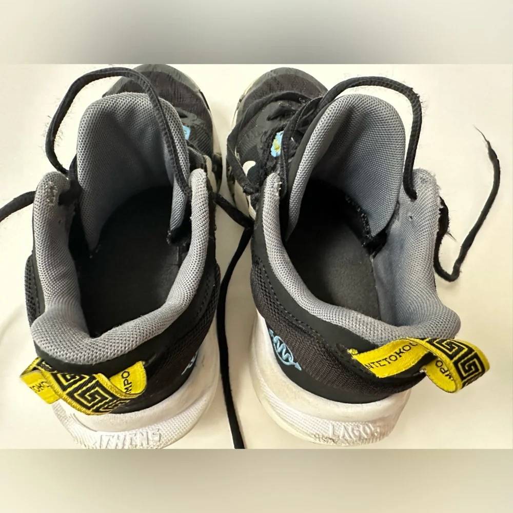 Boys Nike Giannis size 3.5Y Basketball Shoe